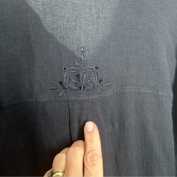 Soft Surroundings Women’s Laser cut Embroidered Boho Shirt Size 1X Black - Picture 4 of 6